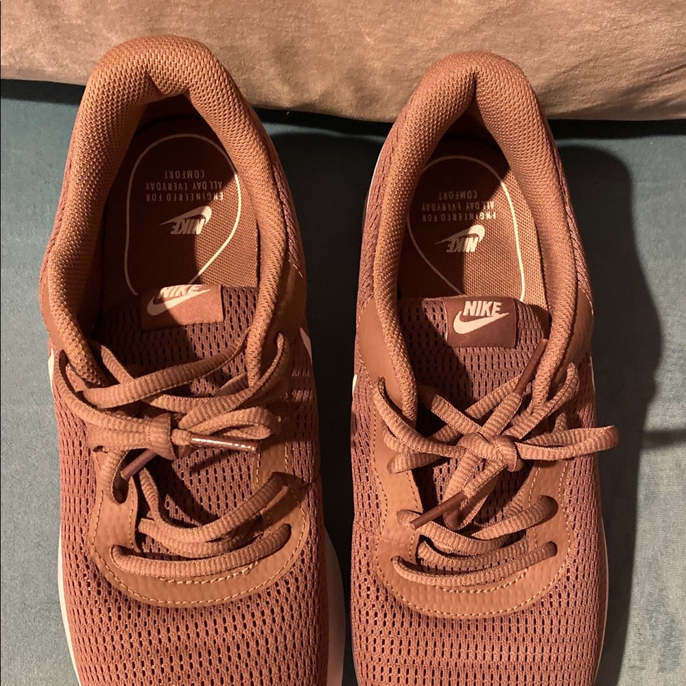 Shoe - Picture 2 of 4